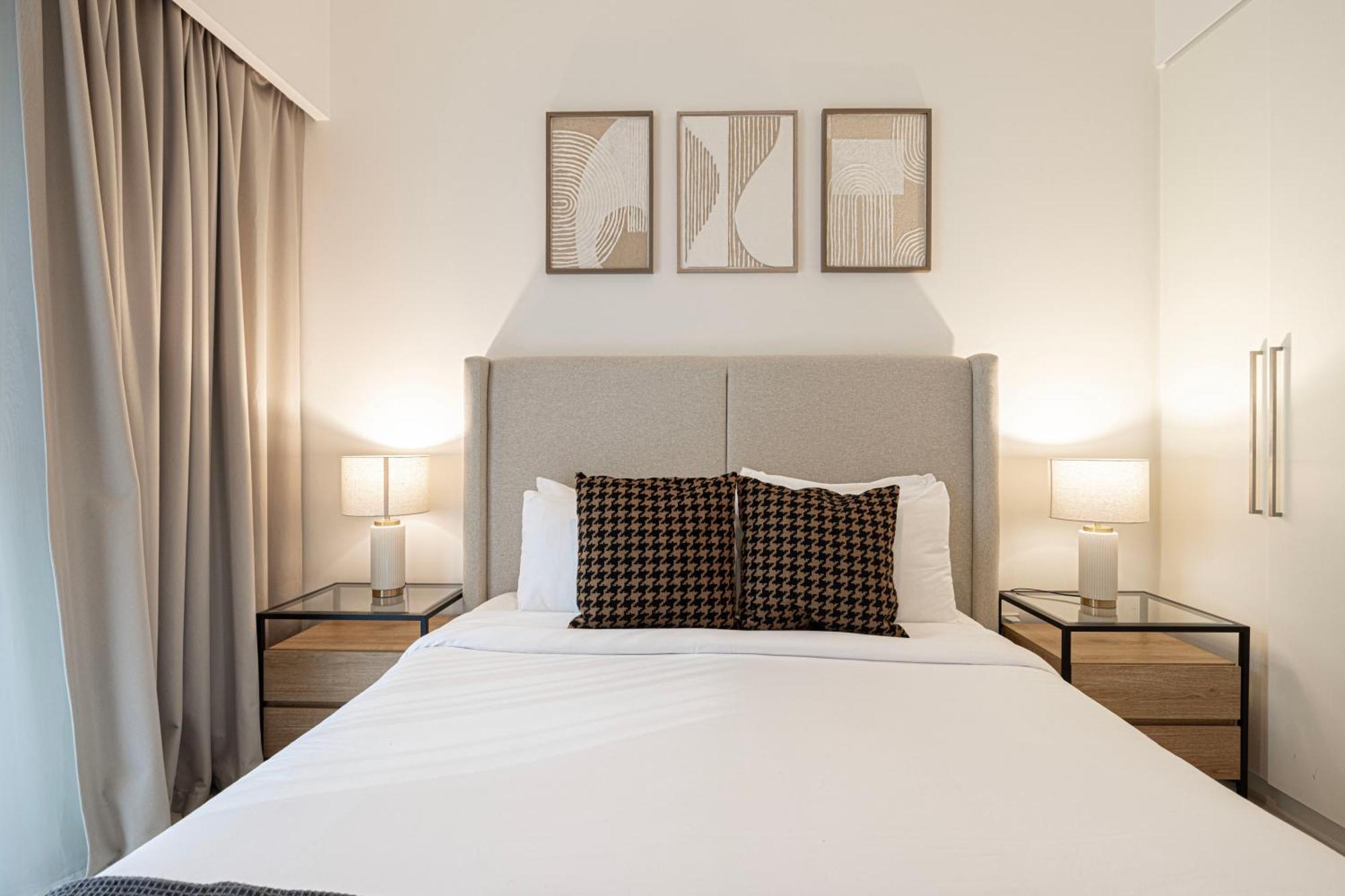Apartment Burj Crown - First Class Boulevard View, 9 Min Walk Mall *