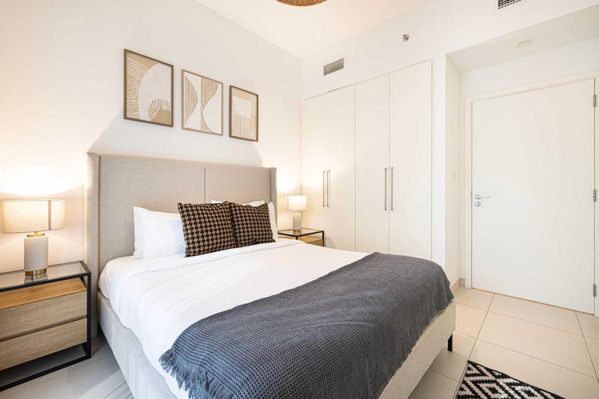 Burj Crown - First Class Boulevard View, 9 Min Walk Mall Apartment *
