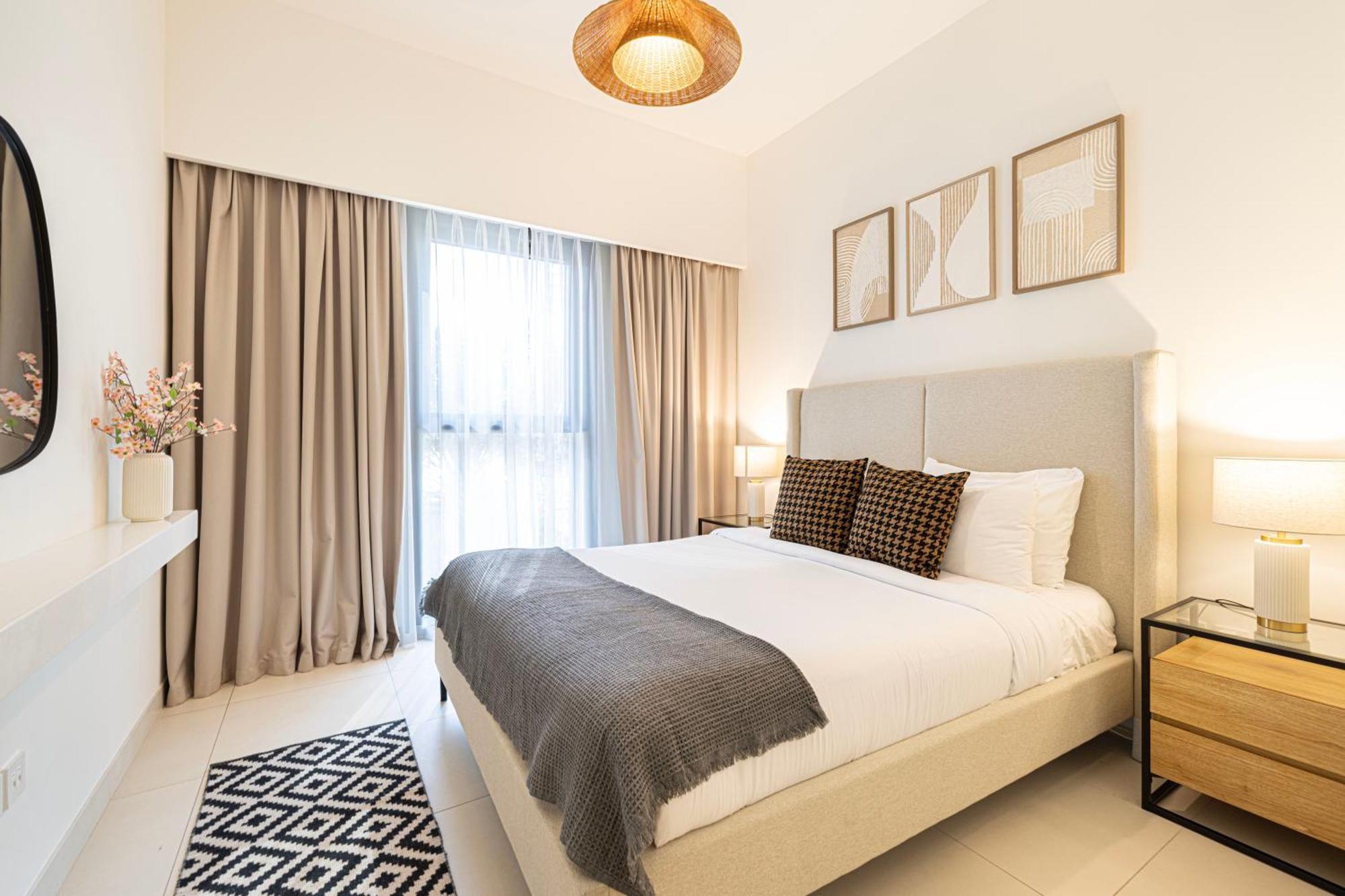 Burj Crown - First Class Boulevard View, 9 Min Walk Mall Apartment *